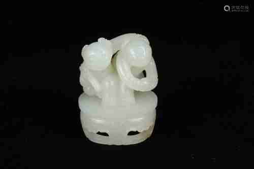 A CHINESE HETIAN JADE ORNAMENT