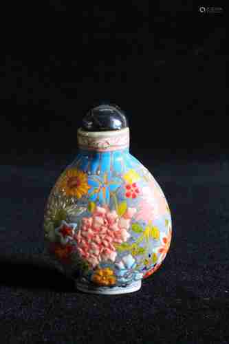 A CHINESE SNUFF BOTTLE PAINTED WITH FLOWERS, QING DYNASTY