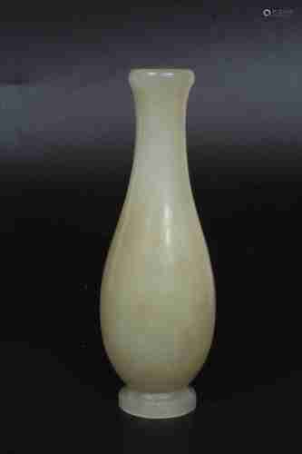 A CHINESE HETIAN JADE BOTTLE, QING DYNASTY