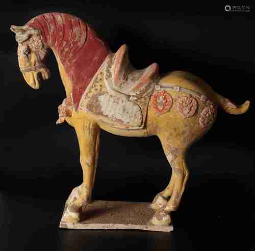 A CHINESE POTTERY HORSE ORNAMENT, TANG DYNASTY