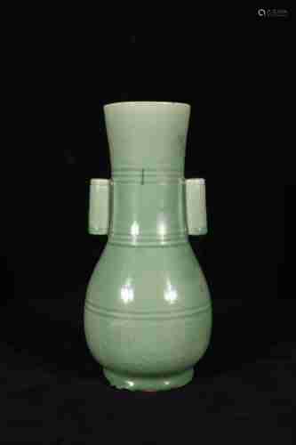 A CHINESE LONGQUAN KILN VASE, SONG DYNASTY