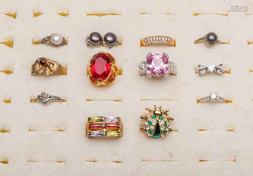 Set Designed Rings and Brooch