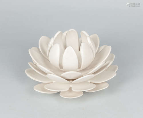 Set Art Deco White Glazed Porcelain Lotus Dish