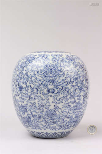 青花缠枝莲纹水盂 A blue and white scroll us flower water pot
