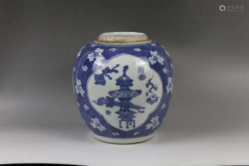 青花博古图罐 A blue and white jar with motif of one hundred antiques