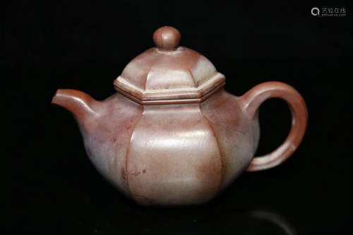 六方紫砂壶 A Yixing teapot