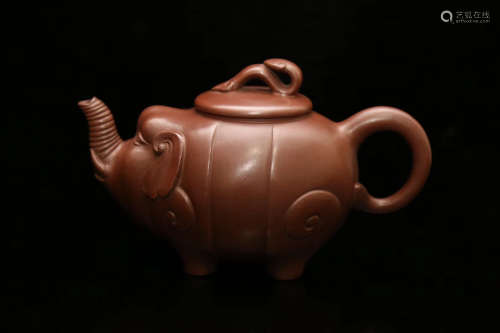 紫砂壶 A Yixing Teapot