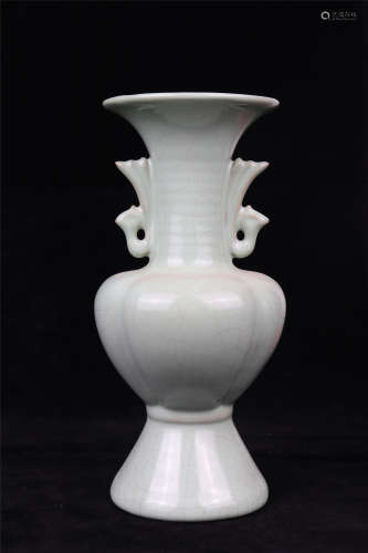 汝窑赏瓶 A Ru kiln vase
