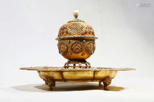 银鎏金嵌宝石香薰 A silver gilded incense burner inlaid with precious stones
