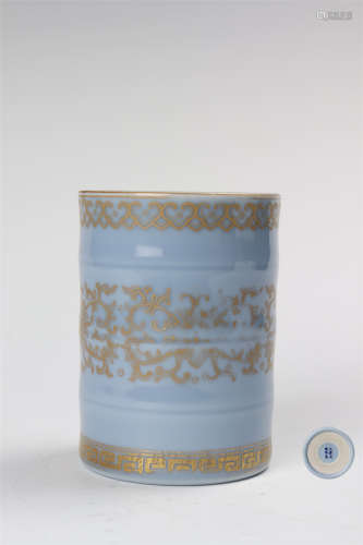 天青釉描金笔筒 A blue glazed brush pot with gilded decoration