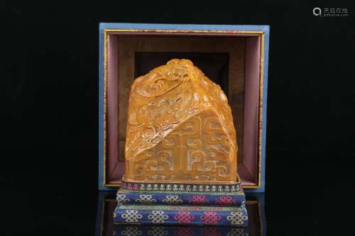 寿山田黄皇帝御用宝印 A tianhuang soapstone of imperial sealmarks