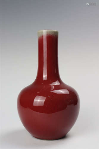 红釉长颈瓶 A copper red glazed vase