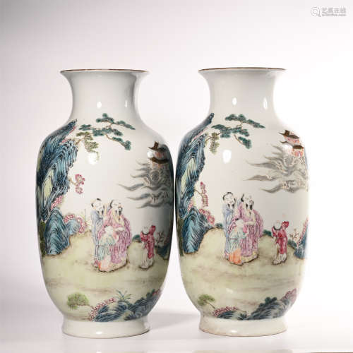 A pair of pink lantern bottles in Qianlong of Qing Dynasty