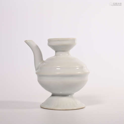 Ming Dynasty small pot with sweet white glaze