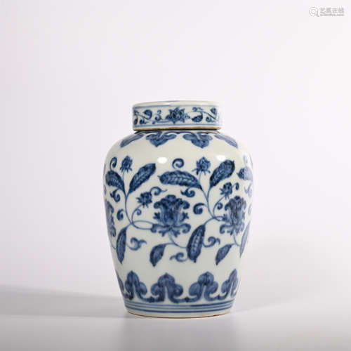 Ming Xuande blue and white lid jar