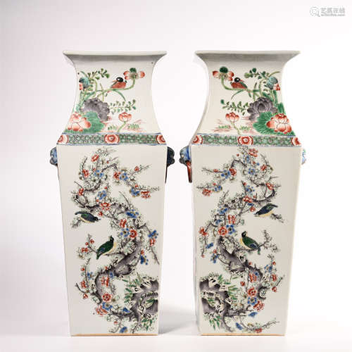 A pair of famille rose vase with flower and bird pattern in Qing Dynasty
