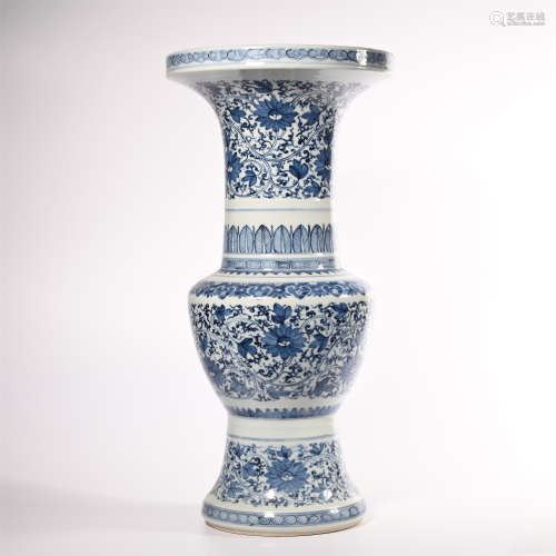 Blue and white lotus shaped flower Gu in Qing Dynasty