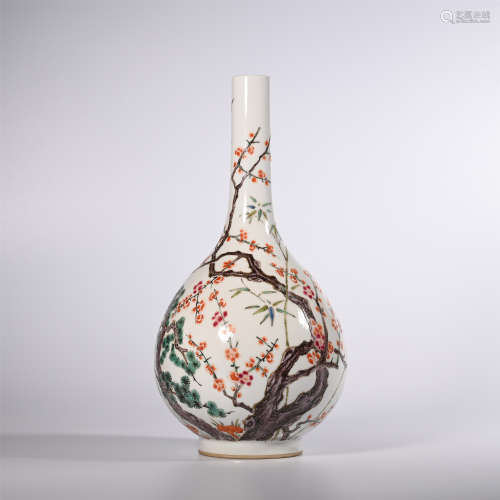 Qing Dynasty pastel flower and bird design gall bottle