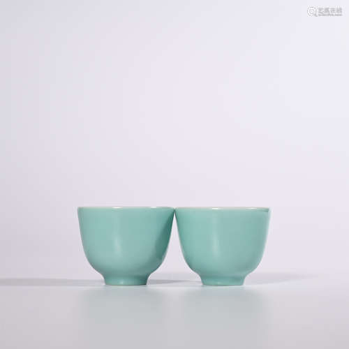 A pair of Songshi green glazed cups in Kangxi period of Qing Dynasty