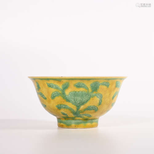 Ming Xuande green bowl with yellow background