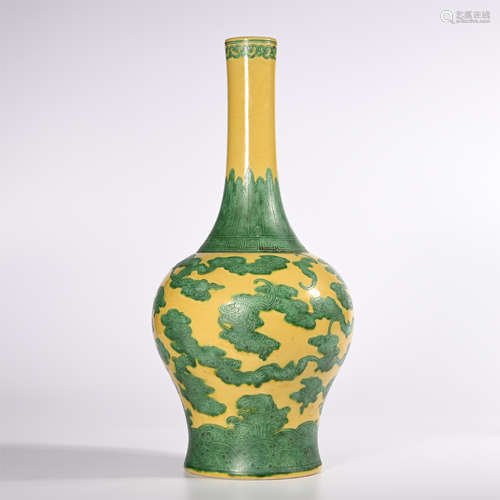 Qing Dynasty Yongzheng yellow bottom green color cloud pattern bottle