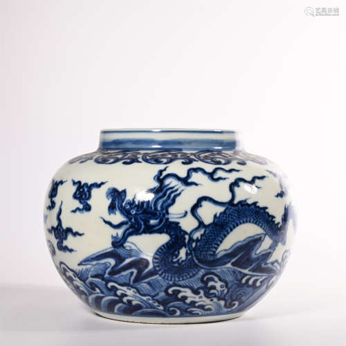 Ming Xuande blue and white dragon pot