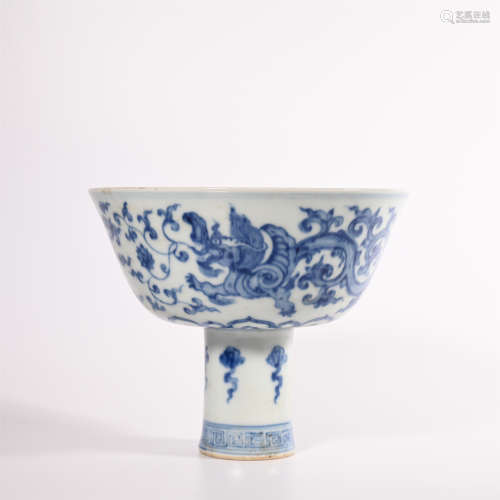 Ming Chenghua blue and white dragon design high foot cup