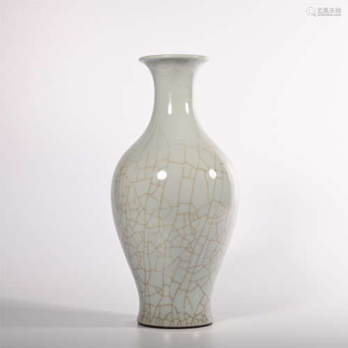 Qing Dynasty Qianlong imitation glaze olive bottle