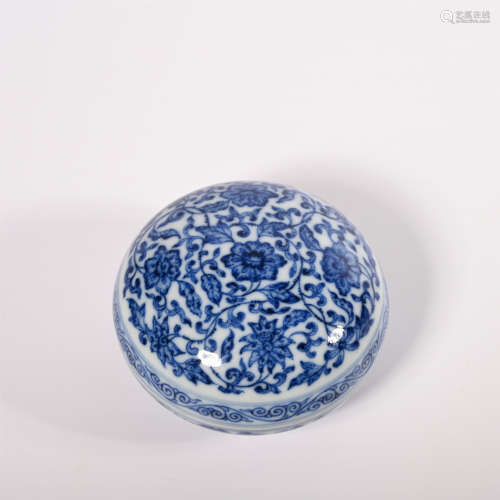 Blue and white lotus pattern ink box in Yongzheng of Qing Dynasty