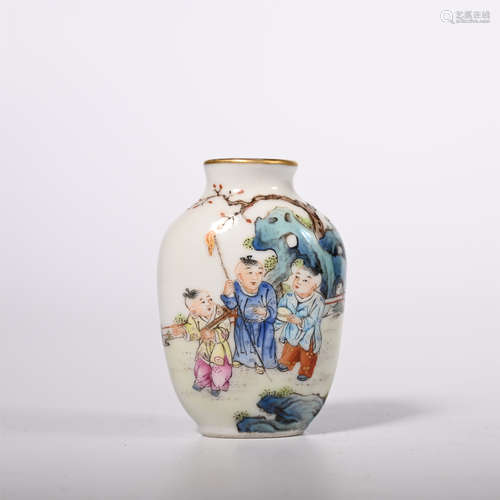 Snuff bottle in the story of Qianlong in Qing Dynasty