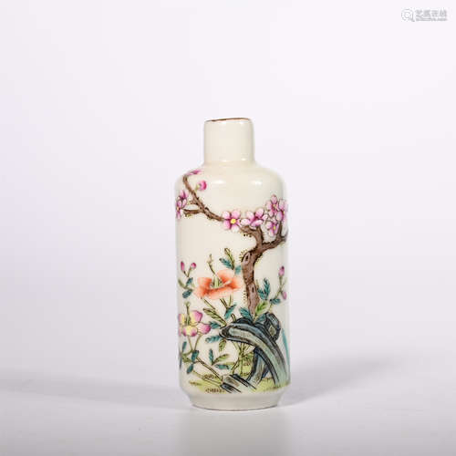 Qing Qianlong pink flower pattern snuff bottle