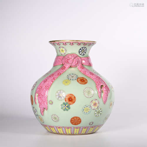 Qing Dynasty Qianlong pink ball pattern bottle