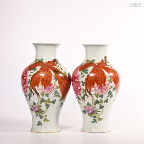 A pair of pastel packing bottles in Qianlong period of Qing Dynasty