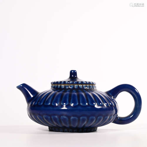 Qing Dynasty Yongzheng blue glazed teapot