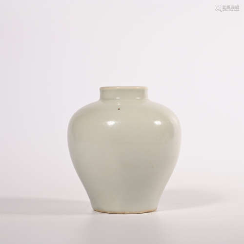 Ming Xuande white glazed pot