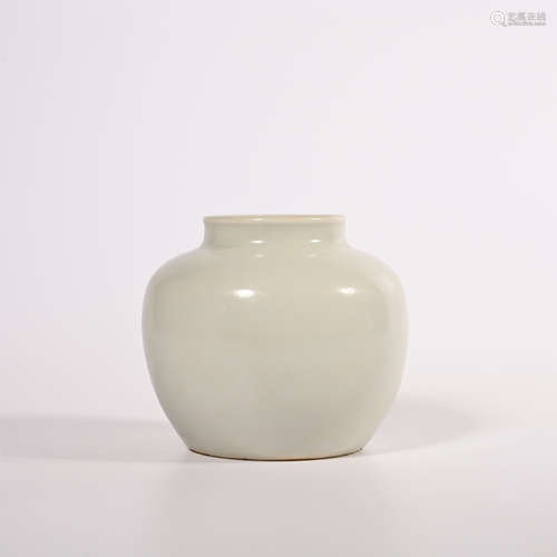 Ming Xuande white glazed pot