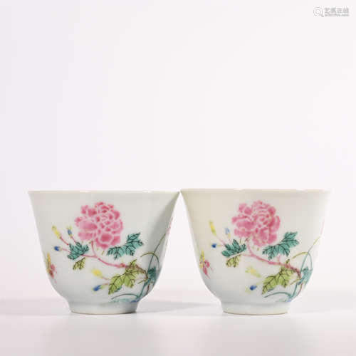 A pair of famille rose flower cup in Yongzheng of Qing Dynasty