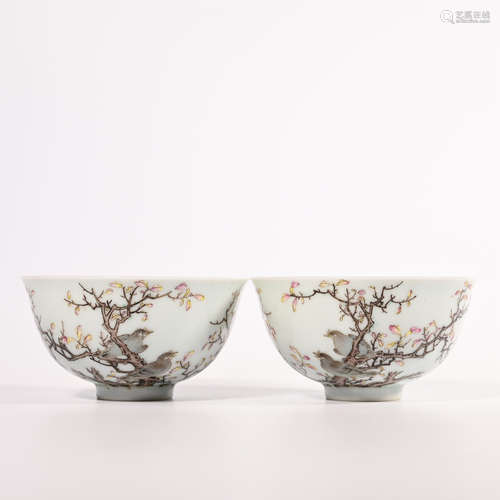 A pair of painted flower and bird bowls in Yongzheng of Qing Dynasty