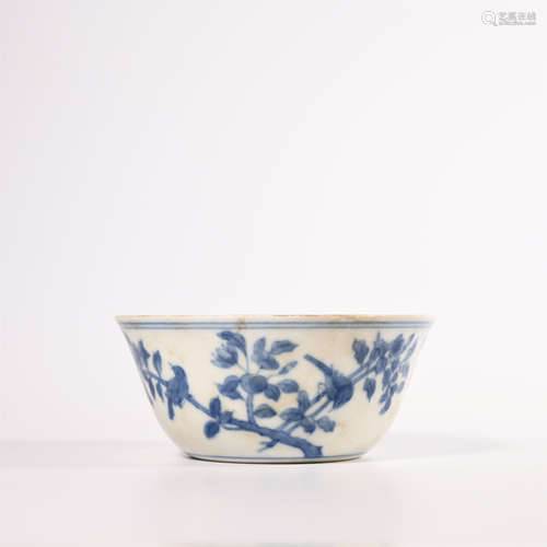 Chenghua blue and white cup in Ming Dynasty