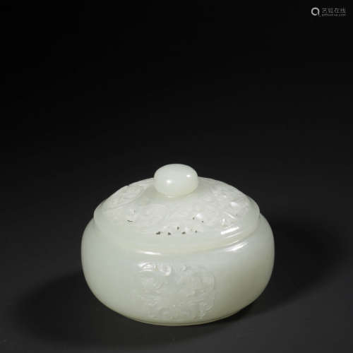 A Floral Carved White Jade Box with Cover