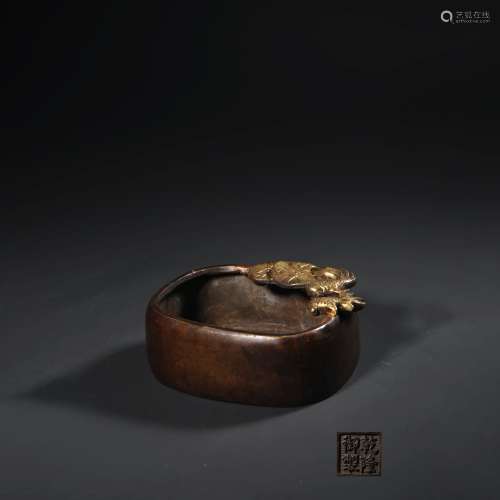 A Gild Bronze Brush Washer, Qianlong Mark
