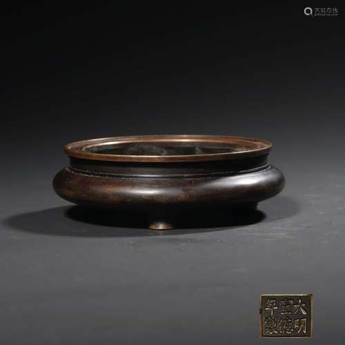 A Gild Bronze Three-legged Incense Burner， Xuande Mark