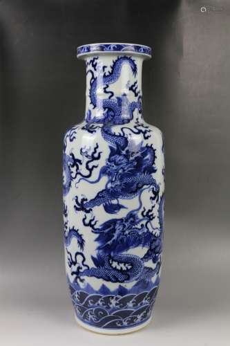 青花棒槌瓶 A blue and white vase