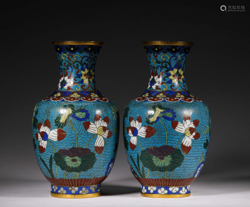 A PAIR OF CHINESE VINTAGE CLOISONNE VASES