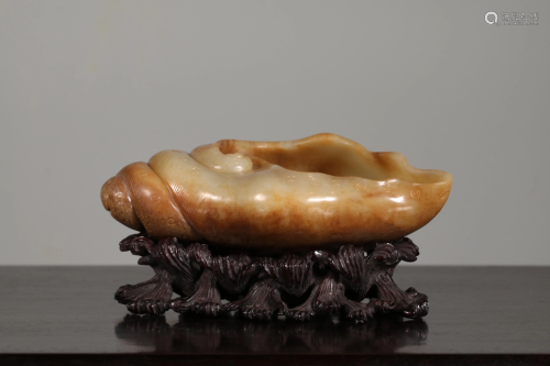 A CHINESE VINTAGE HETIAN JADE BRUSH WASHER