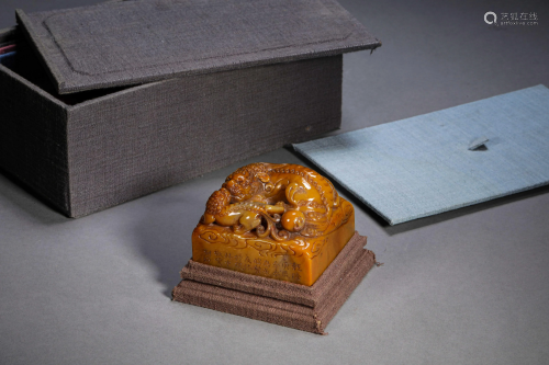 A CHINESE VINTAGE TIAN HUANG STONE SEAL