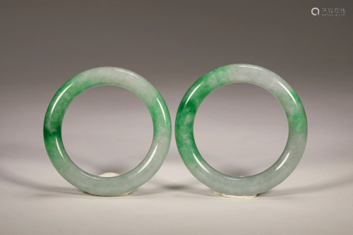 A CHINESE VINTAGE JADEITE BRACELETS