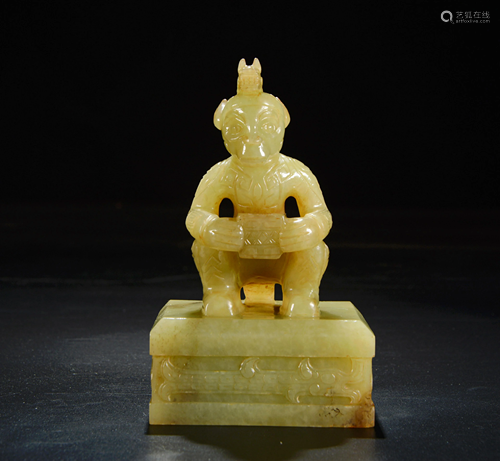 A CHINESE VINTAGE JADE MAN SHAPE SEAL