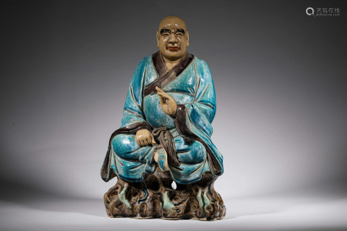 A CHINESE VINTAGE CEREMICS BUDDHA STATUE