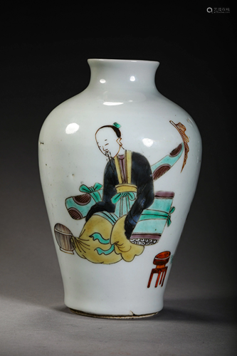 A CHINESE PORCELAIN VASE